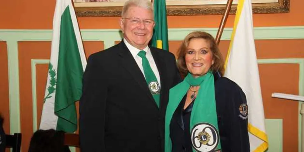 
DESTAQUE - O casal Aymoré Moraes e Elba Moraes prestigiou a tomada de posse da Nova Diretoria do Lions Clube Ponta Grossa Centro e do Leo Clube Ponta Grossa Centro. Na ocasião, o Presidente Jorge dos Santos Avila foi reeleito no Lions Clube Ponta Grossa Centro e o Everton Brandelero assumiu a presidência do Leo Clube Ponta Grossa Centro. 