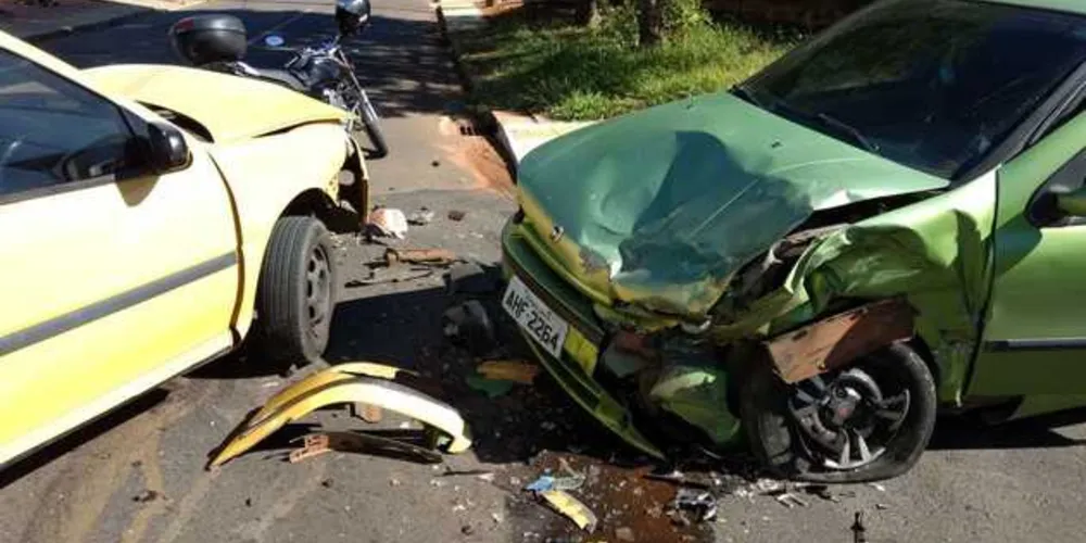 Imagem ilustrativa da imagem Colisão entre carros deixa mulher ferida em Ponta Grossa