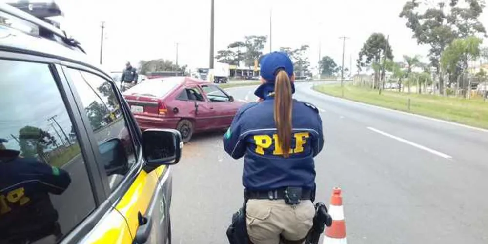 Condutor do carro escapou ileso do acidente