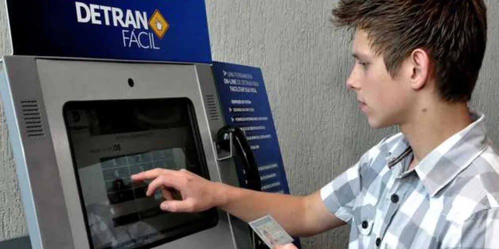 CNH definitiva pode ser solicitada no terminal de autoatendimento.
