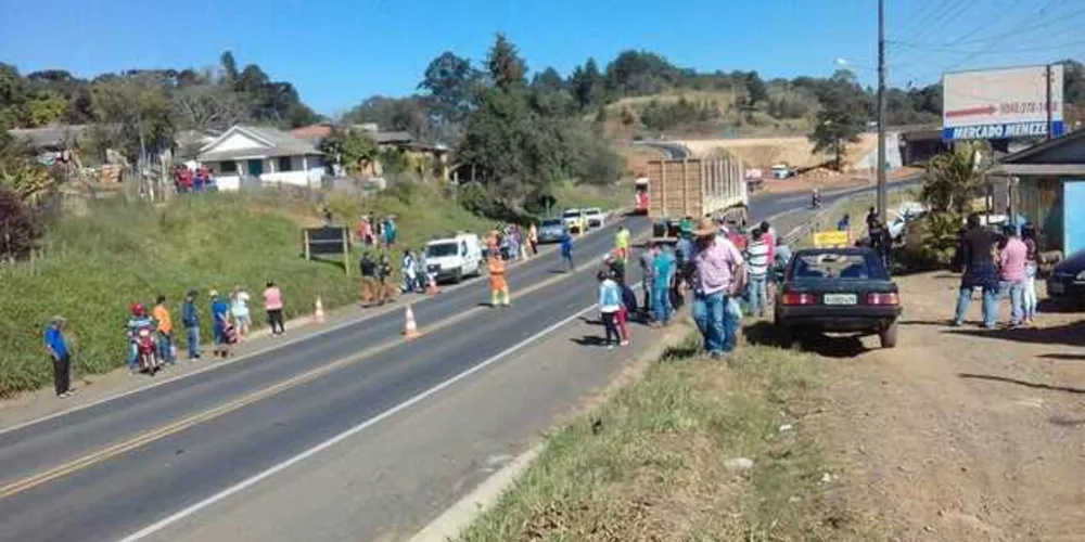 Imagem ilustrativa da imagem Motociclista morre após colisão com carreta em Imbaú