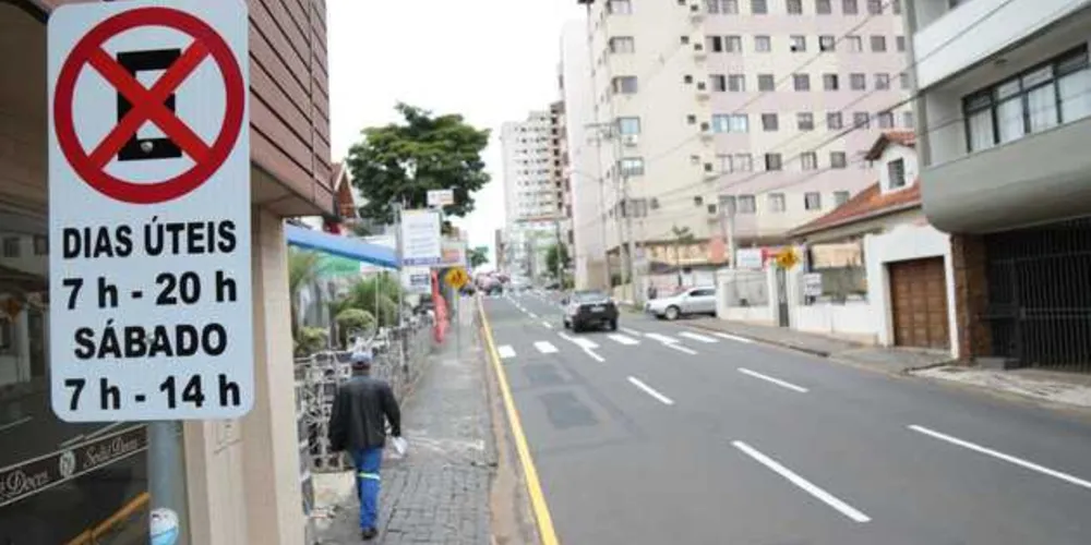 Imagem ilustrativa da imagem Prefeitura deverá notificar comerciantes sobre retirada de vagas