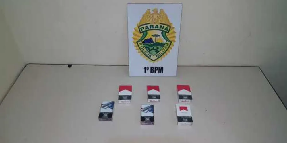 Rapaz tentava fugir com maços de cigarro quando foi detido por populares | aRede/COP