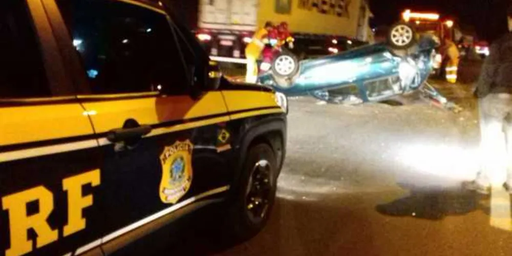 Imagem ilustrativa da imagem Motorista bêbado capota na Souza Naves e é detido