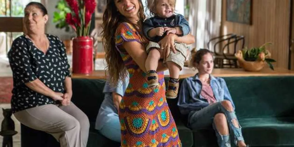 Ivana conta para a família que Cibele quer fazer um exame de DNA em Ruyzinho/Foto: Divulgação Rede Globo