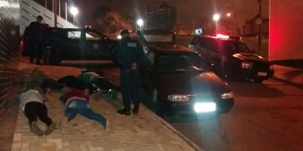 Imagem ilustrativa da imagem Grupo é preso após furtar gasolina no centro de PG