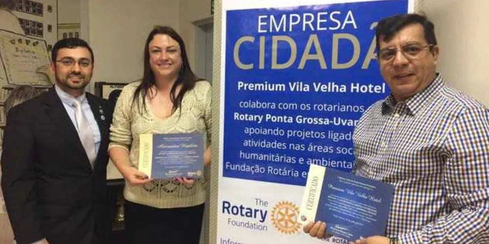ROTARY UVARANAS - No registro especial Rhamonn Rangel Cottar, presidente do Rotary Club de Ponta Grossa Uvaranas, Alecsandra Hipólito, gerente do Premium Vila Velha Hotel e Marcelo Amaral departamento comercial do Hotel. O Premium Vila Velha Hotel é uma empresa Cidadã do Rotary Uvaranas, apoiando projetos ligados as áreas sociais, humanitárias e ambientais.