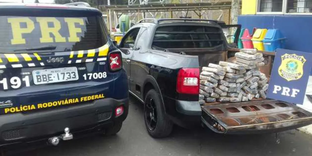 Veículo foi abordado na manhã desta terça-feira, na BR-277, em Irati