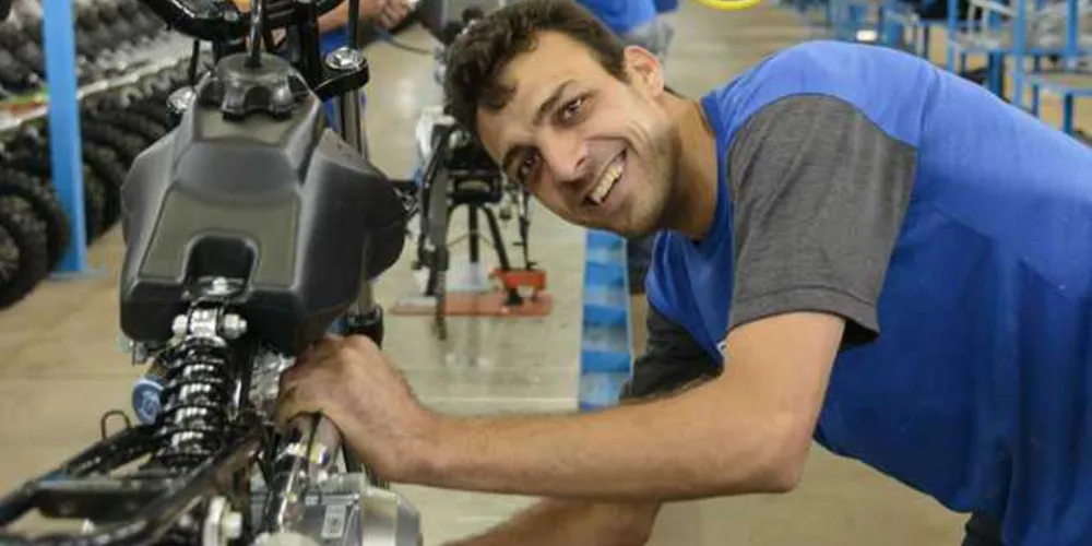Imagem ilustrativa da imagem Emprego para trabalhadores jovens mais que dobra no PR
