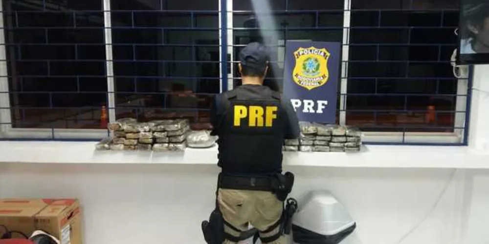 No total, foram apreendidos 43,34 quilos da droga | Divulgação/PRF
