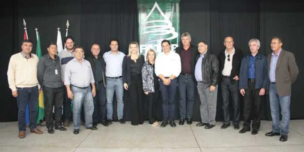 Imagem ilustrativa da imagem Prefeitos da AMCG recebem Ratinho Jr.