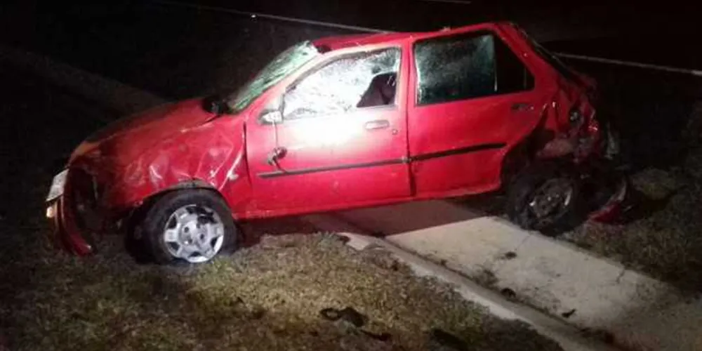 Apesar do estrago no carro, motorista teve apenas ferimentos leves | Divulgação/PRF