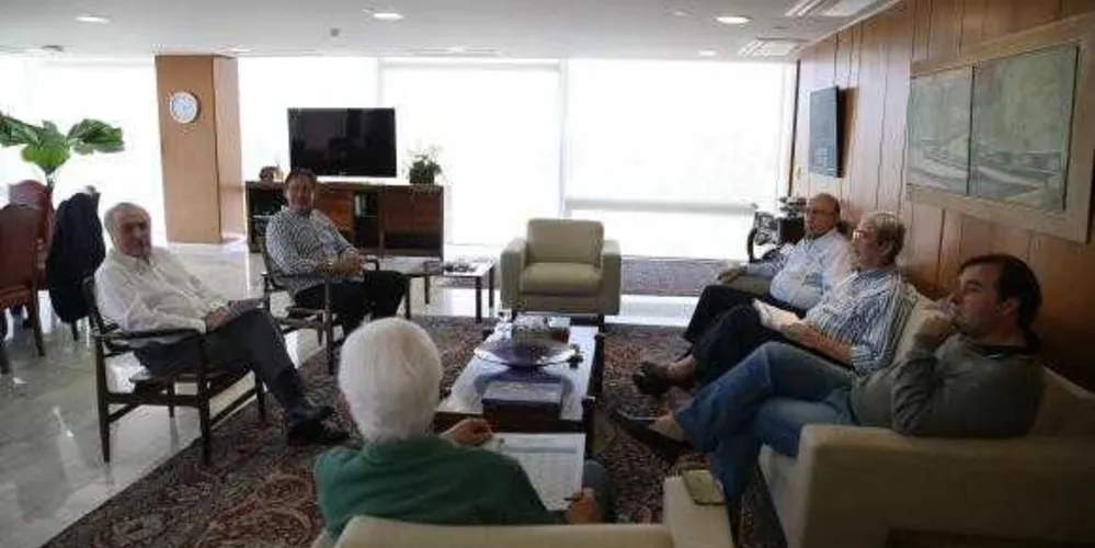 Presidente Michel Temer reuniu com Eunício Oliveira, Henrique Meirelles, Antônio Imbassahy, Rodrigo Maia e Moreira Franco no Palácio do Planalto/Foto: Divulgação Agência Brasil