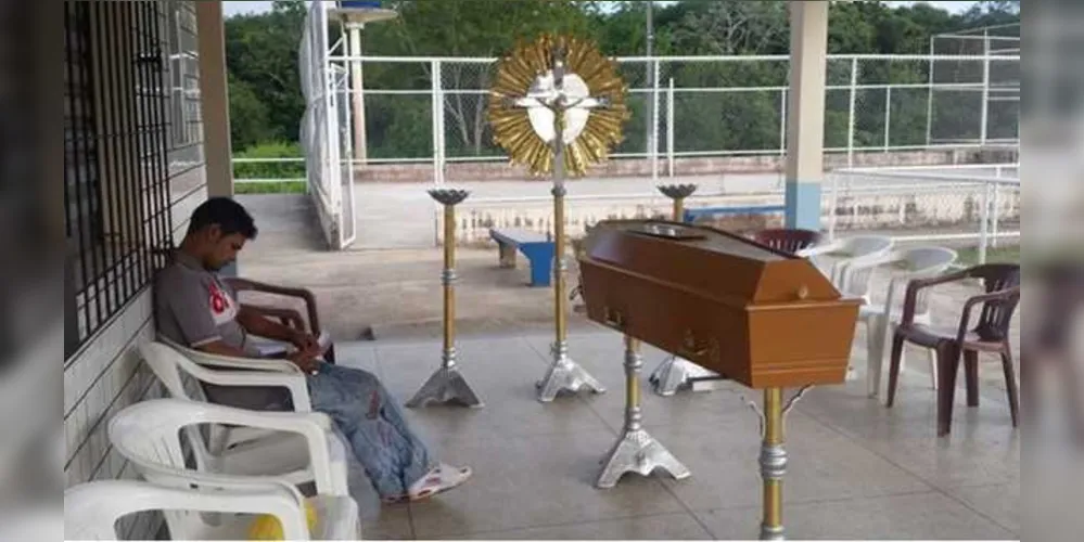Seu Aurélio Rodrigues , de 54 anos foi velado em uma praça pública de Macapá/Foto:Reprodução Seles Nafes