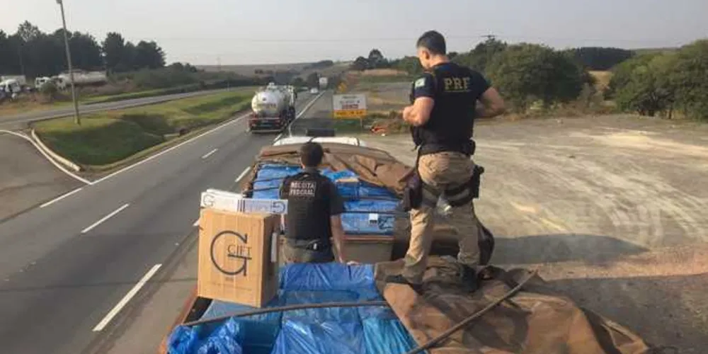 Motorista tentou fugir, mas foi preso e levado à delegacia da Polícia Federal em Curitiba | Divulgação/Receita Federal