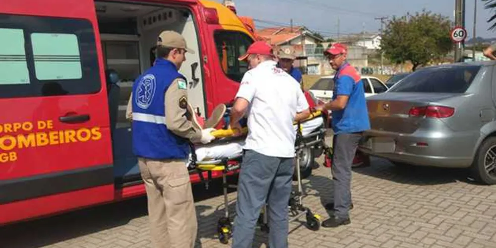 Vítima foi levada pelos socorristas até o Pronto Socorro Municipal | aRede/COP