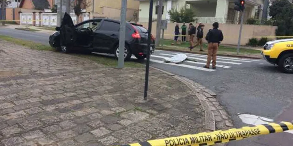 Imagem ilustrativa da imagem Assaltante em fuga bate carro e morre em troca de tiros com a PM