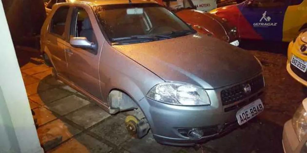 Veículo foi encontrado sem rodas e outros acessórios internos | aRede/COP