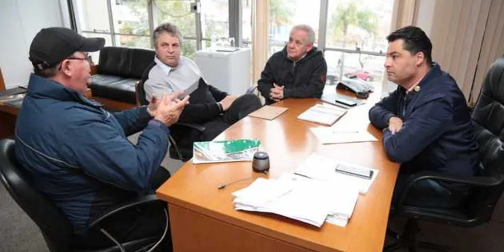 Reunião discutiu medidas para garantir manutenção do escritório no município | Divulgação