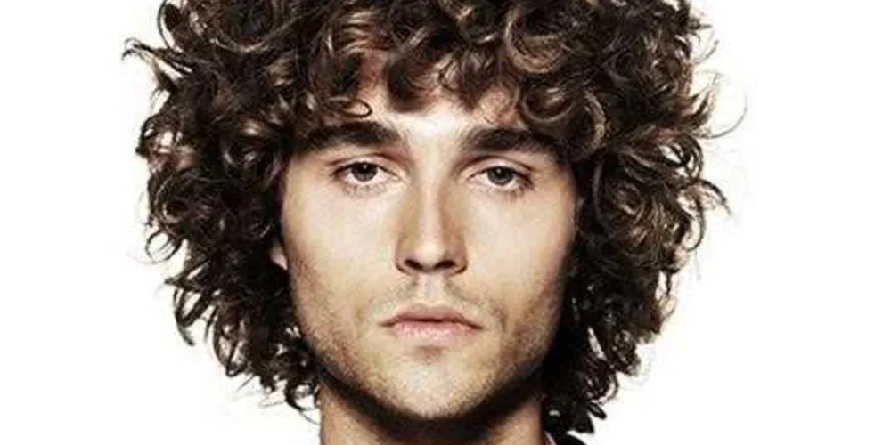 Valorize os seus cachos e trate-os com produtos para hidratação/Foto: Reprodução 