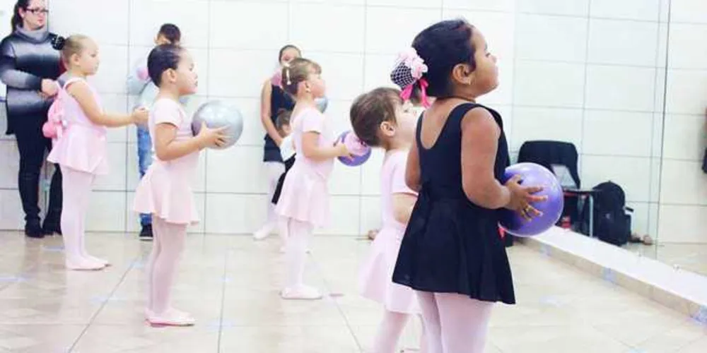 Imagem ilustrativa da imagem ‘Escola de Bailado’ retoma calendário de aulas na região