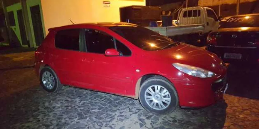 Veículo foi encontrado horas depois na Avenida João Manoel dos Santos Ribas | aRede/COP
