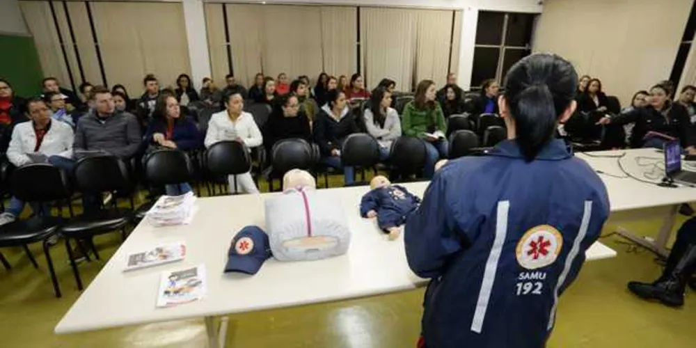 Alunos da Faculdade Cescage foram orientados sobre as formas de abordagem do conteúdo do projeto nas escolas | Divulgação