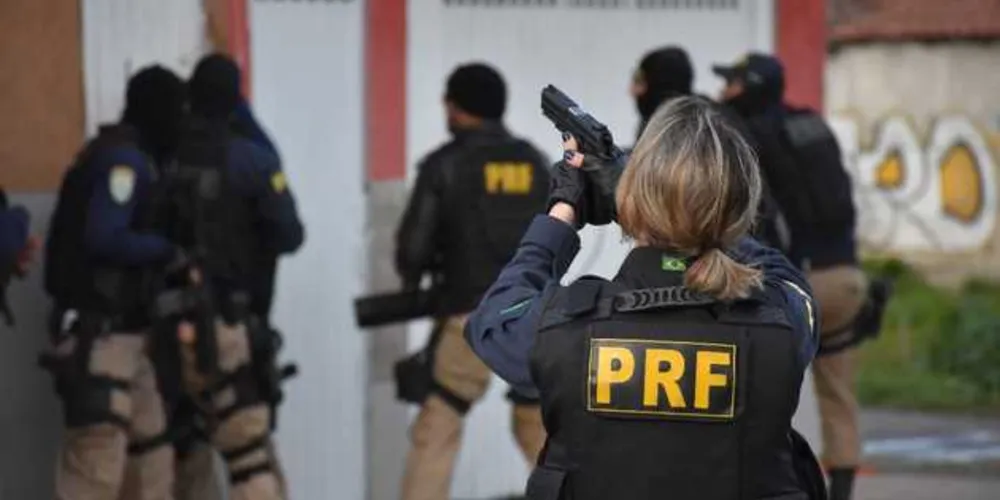 
Com foco no combate ao tráfico de drogas, operação conjunta em Curitiba reuniu PRF, Polícia Civil, Guarda Municipal e Polícia Militar