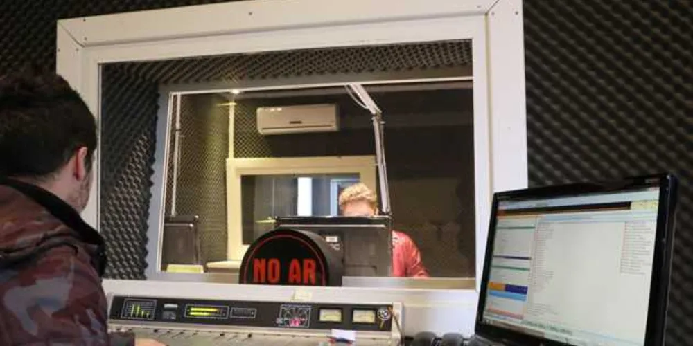 Imagem ilustrativa da imagem Programa de auditório relembra época de ouro do rádio em PG