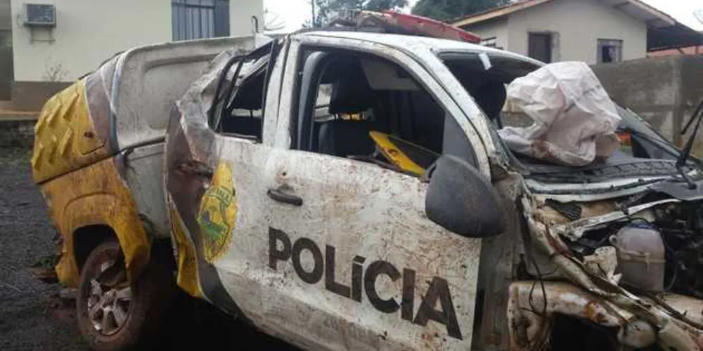 Viatura da Polícia Militar ficou destruída no acidente