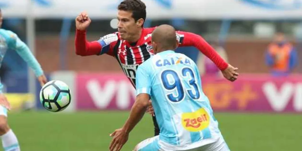 Avaí permanece na zona de rebaixamento e São Paulo segue um ponto a frente da degola