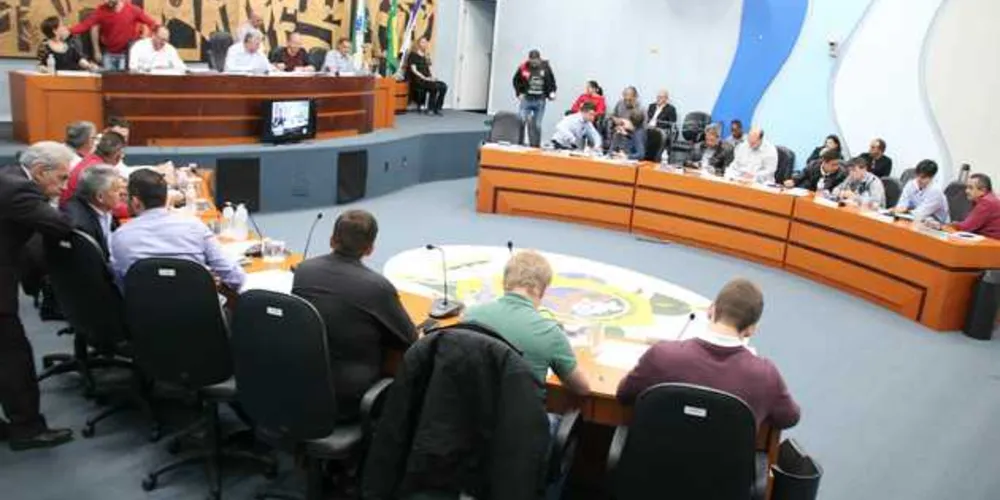 Imagem ilustrativa da imagem Após proposta de desconto, Passos é criticado na Câmara