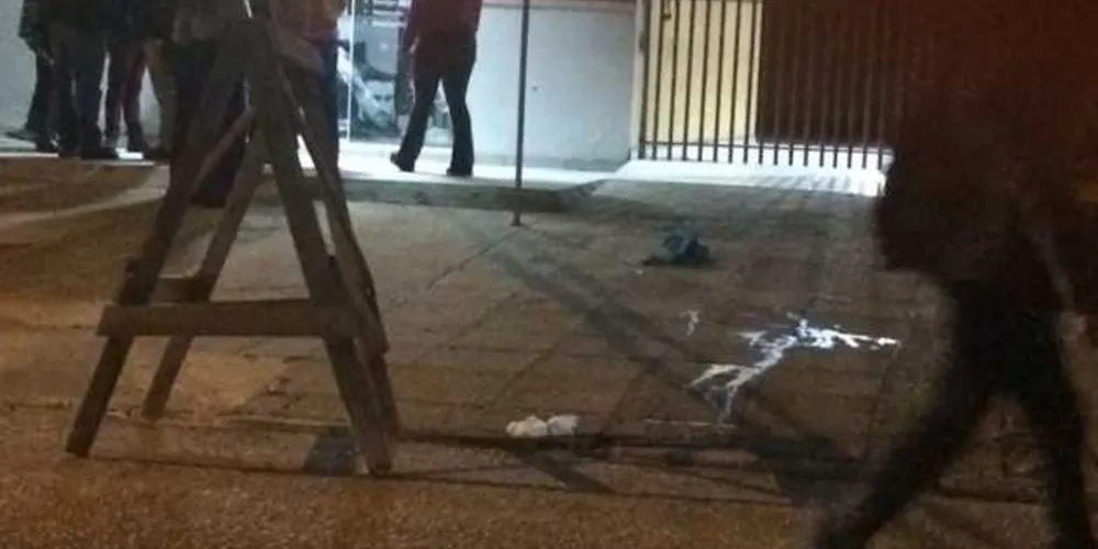 Imagem ilustrativa da imagem Jovem cabeleireiro é executado a tiros em frente a salão de beleza