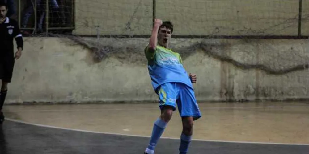 O camisa 9 Yves (foto) marcou os dois gols do Plus na vitória desta terça-feira 