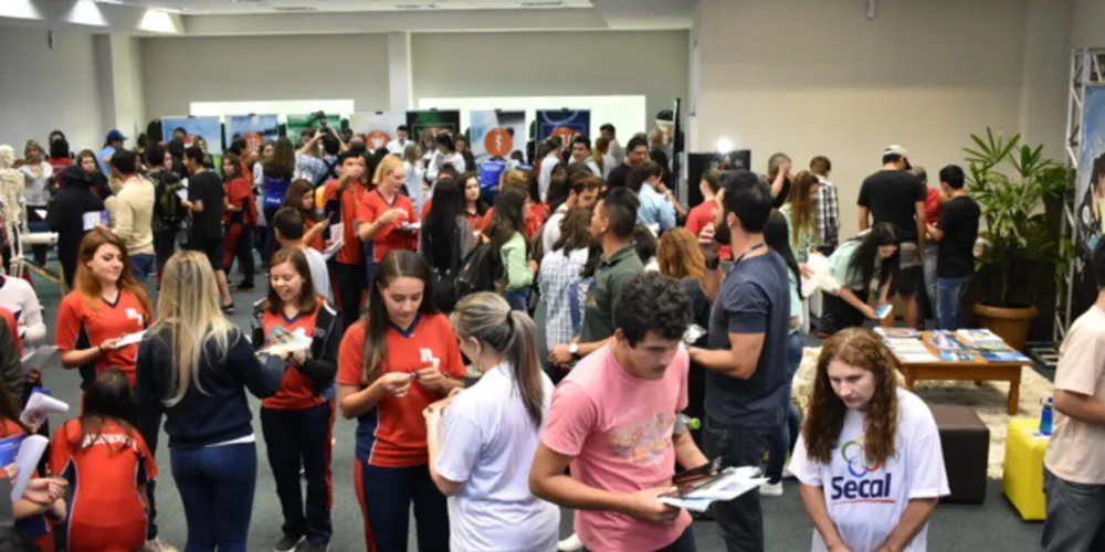 Adolescentes tiveram oportunidade de conhecer um pouco mais sobre as profissões que queiram seguir.