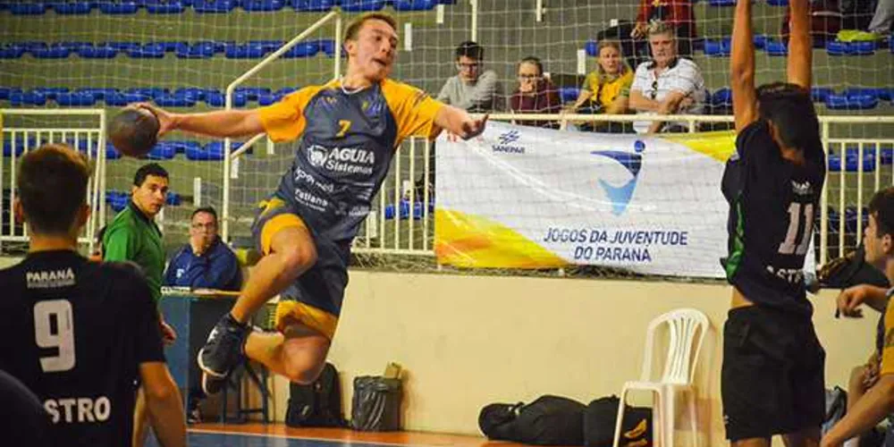 Vitória praticamente assegura vaga na próxima fase da Divisão B