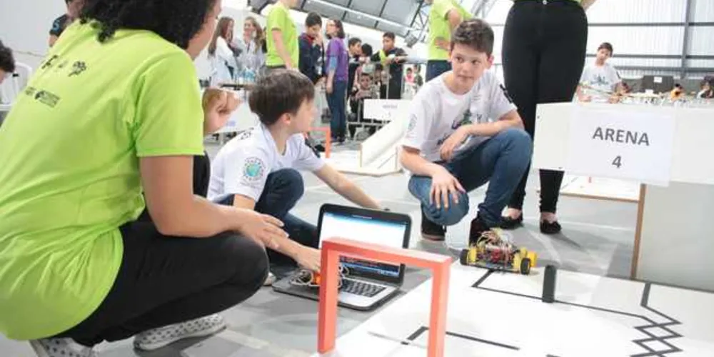 Equipe usou materiais recicláveis, e botou a mão na massa para desenvolver seu robô