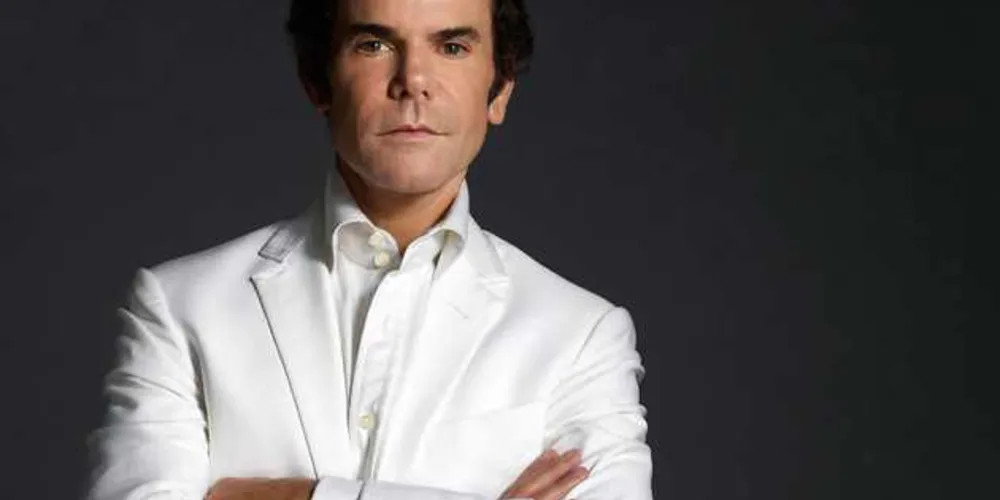 Cabeleireiro Stephen Knoll desenvolve linha de cosméticos capilares para a mulher brasileira