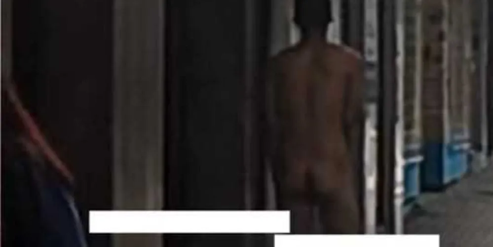 Homem parou na rua, tirou toda a roupa, e seguiu a via assim mesmo: peladão.