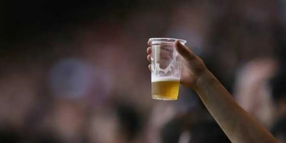 Imagem ilustrativa da imagem Venda de cerveja nos estádios do Paraná é aprovada