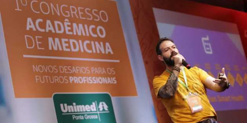 A palestra que abriu a atividade foi “Inteligência Cognitiva e Segurança do Paciente” com o Jacson Fressatto