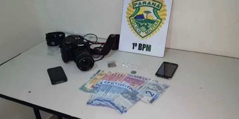 Objetos roubados foram recuperados pela PM poucas horas depois do assalto