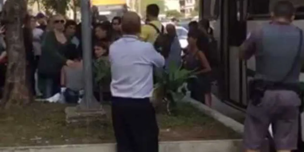 Caso aconteceu na tarde da terça-feira na Avenida Paulista; vítima foi acolhida por outras mulheres enquanto polícia fazia o flagrante/ Foto: Reprodução Facebook
