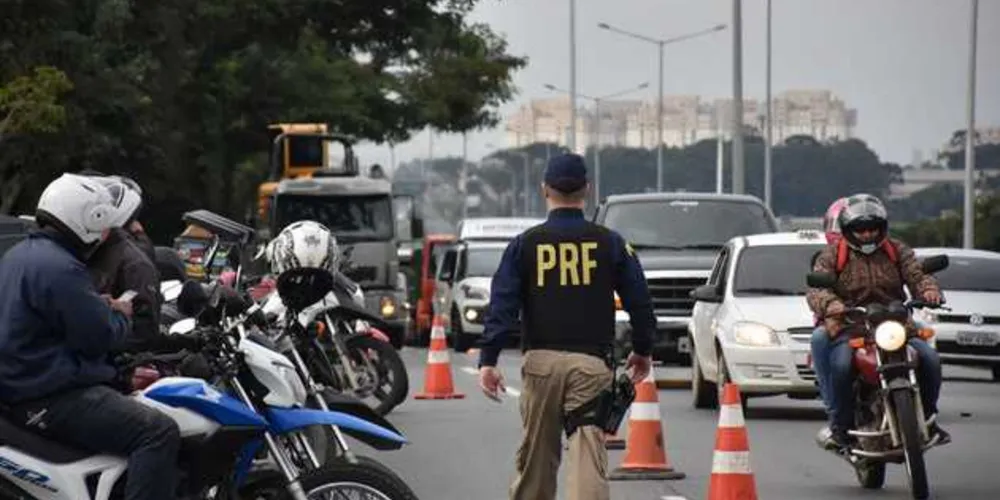 A Polícia Rodoviária Federal fiscaliza cerca de 4 mil quilômetros de rodovias no Paraná/Foto: Divulgação