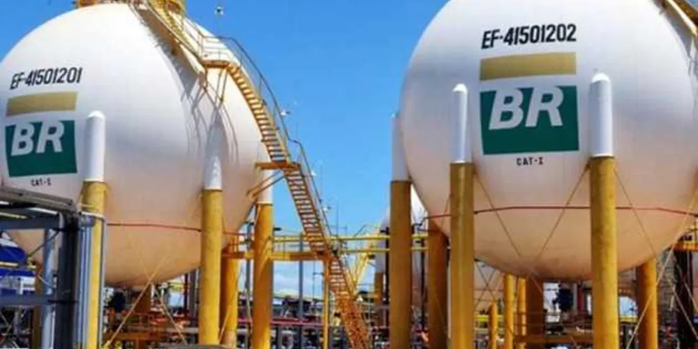 Imagem ilustrativa da imagem Petrobras reduz preço da gasolina em 3,8% nas refinarias