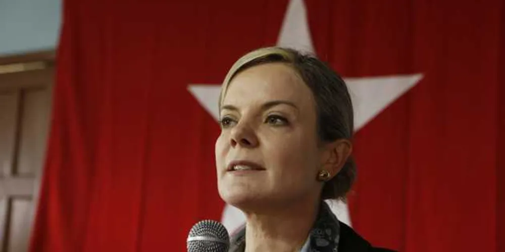 Imagem ilustrativa da imagem Gleisi diz que Janot vai sair do cargo ridicularizado