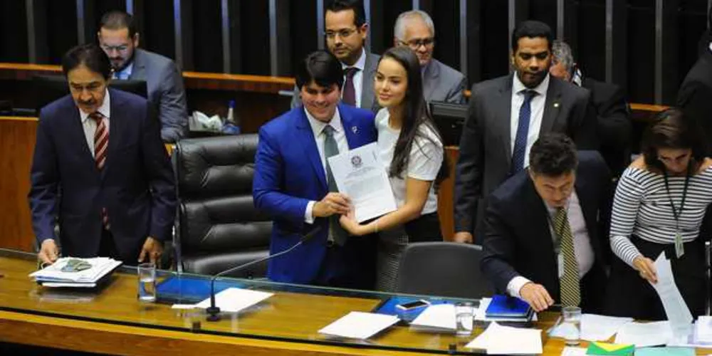 Imagem ilustrativa da imagem Câmara aprova texto-base que altera regras de coligações