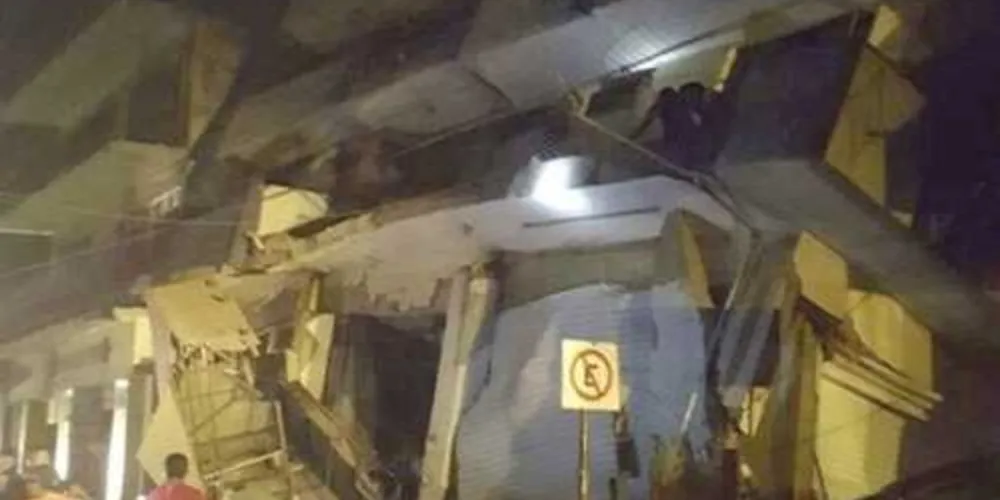 Prédio destruído na cidade de Matias Romero, em Oaxaca/Foto: Divulgação Defesa Civil Handout 