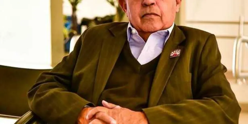 BRINDE A VIDA - O renomado colunista social Alvaro Andrade será muito cumprimentado pela passagem de seu aniversário na próxima segunda feira (11). Vale ressaltar que Alvaro comemora neste ano, 45 anos de atuação como colunista social em nossa cidade. Alvaro com seu estilo próprio dedicou sua vida contando um pouco da historia de nossa cidade, eternizando momentos felizes de muitas famílias. Da coluna RC os votos de alegrias e sucesso. 