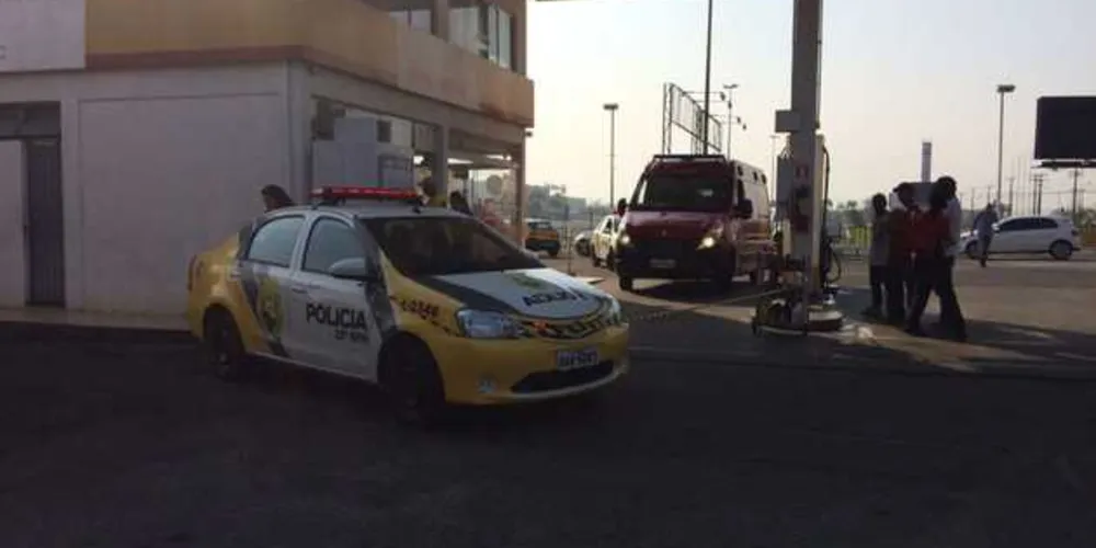 Imagem ilustrativa da imagem Cliente é morto a tiros enquanto tomava café com a família